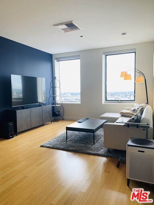 Foto del edificio - 3810 Wilshire Blvd