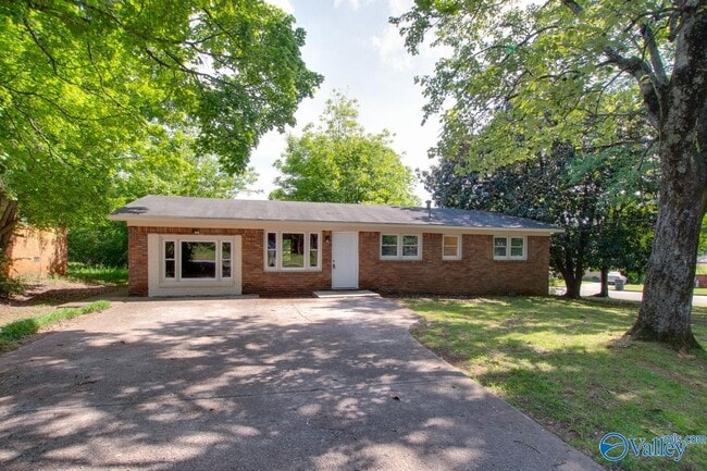 Building Photo - 4813 Joy Dr NW