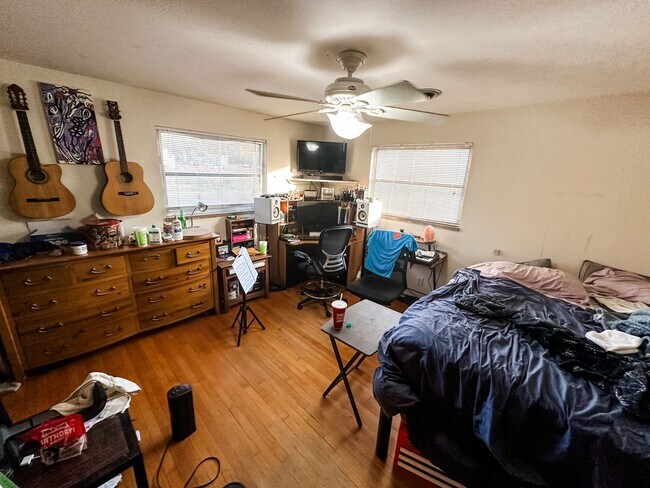 Building Photo - Why rent an apartment, when you can live i...