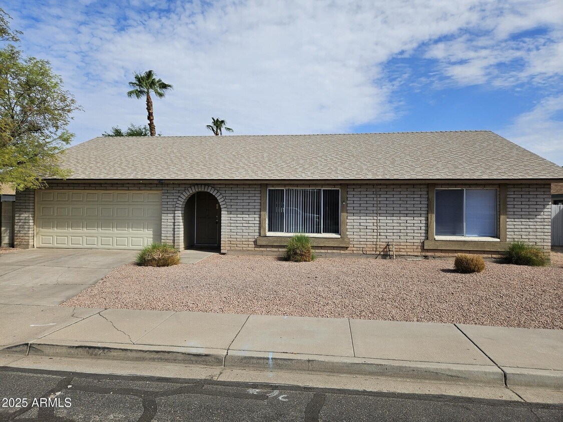 Foto principal - 1560 W Keating Ave