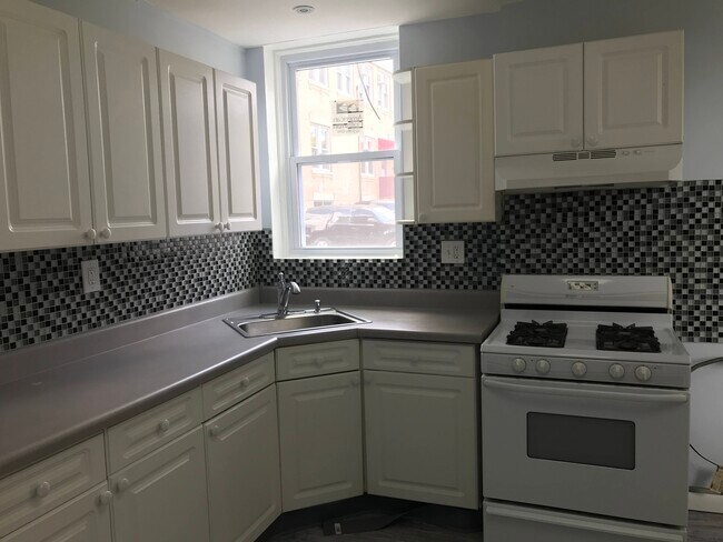 Building Photo - 1101 43rd St