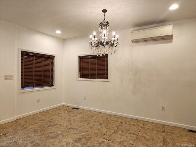 Foto del edificio - 235-02 Seward Ave