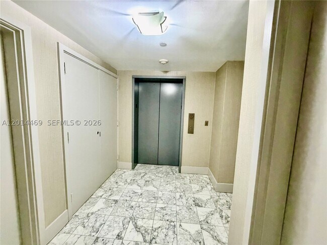 Foto del edificio - 1331 Brickell Bay Dr