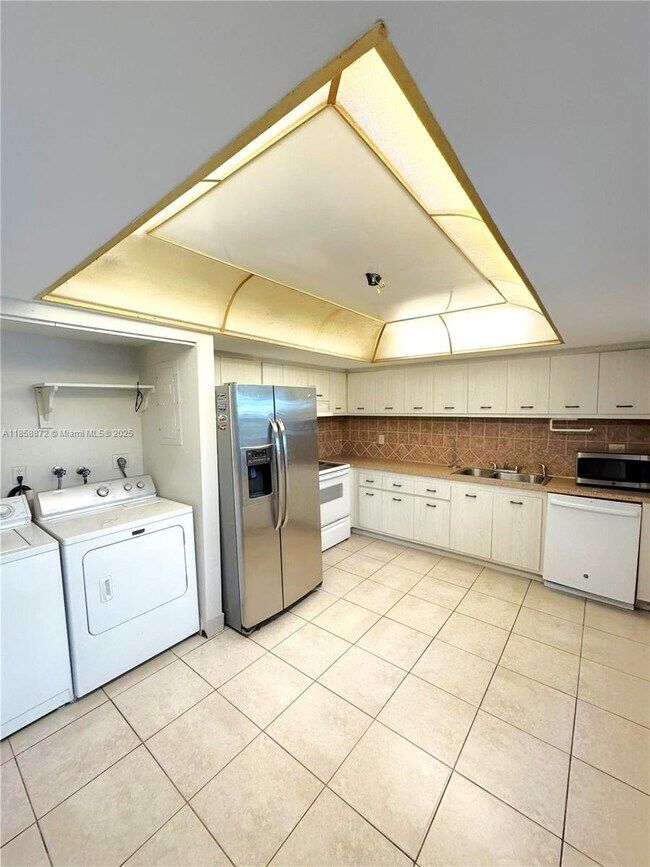 Foto del edificio - 7205 W Sunrise Blvd