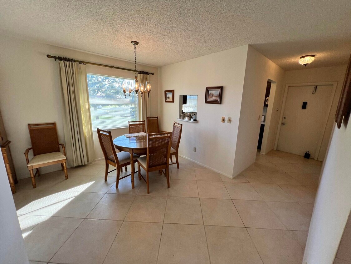 Foto principal - 62 Woodland Dr