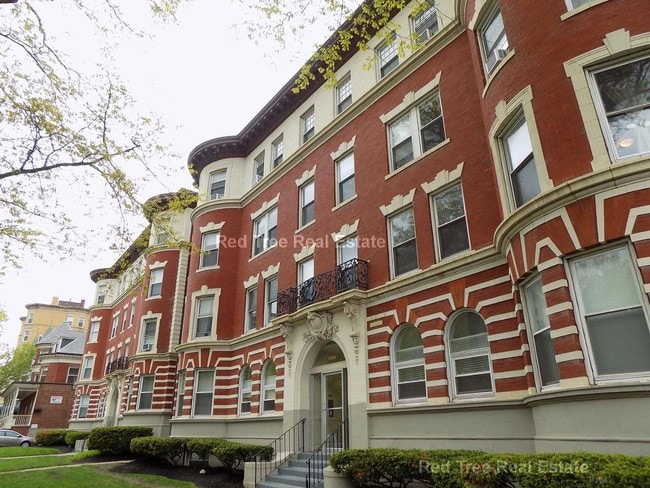 Foto del edificio - 1595 Beacon St