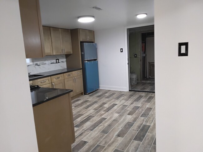 Foto del edificio - 2166 N Moody Ave