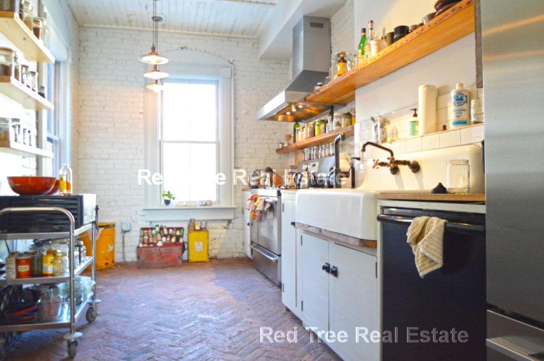 Foto principal - 656 Columbia Rd
