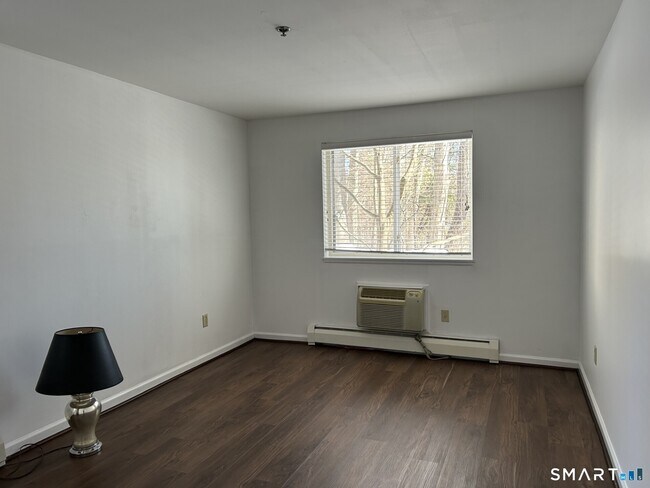 Foto del edificio - 27 Rollingwood Dr