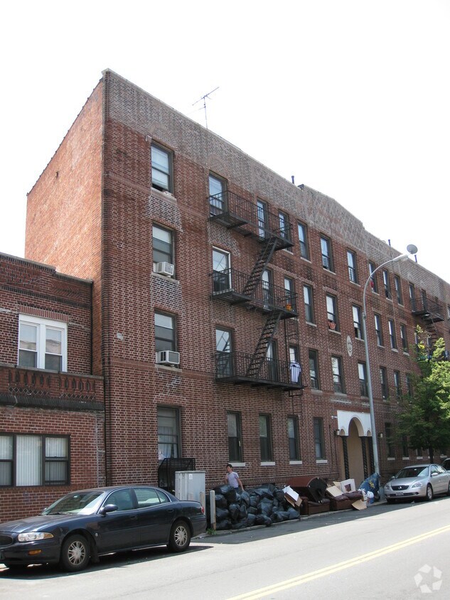 Building Photo - 402 Foster Ave