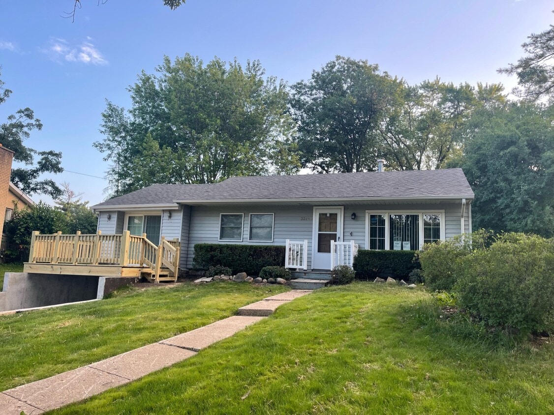 33240 N Greentree Rd, Grayslake, IL 60030 House Rental in Grayslake, IL