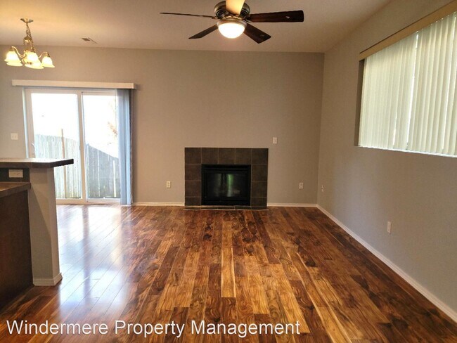 Building Photo - 3 br, 2.5 bath House - 275 NE Miramar Circle