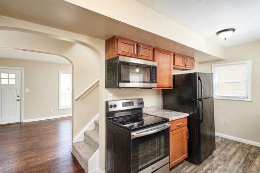 Building Photo - Totally renovated and new 5 Bedroom 2.5 Ba...