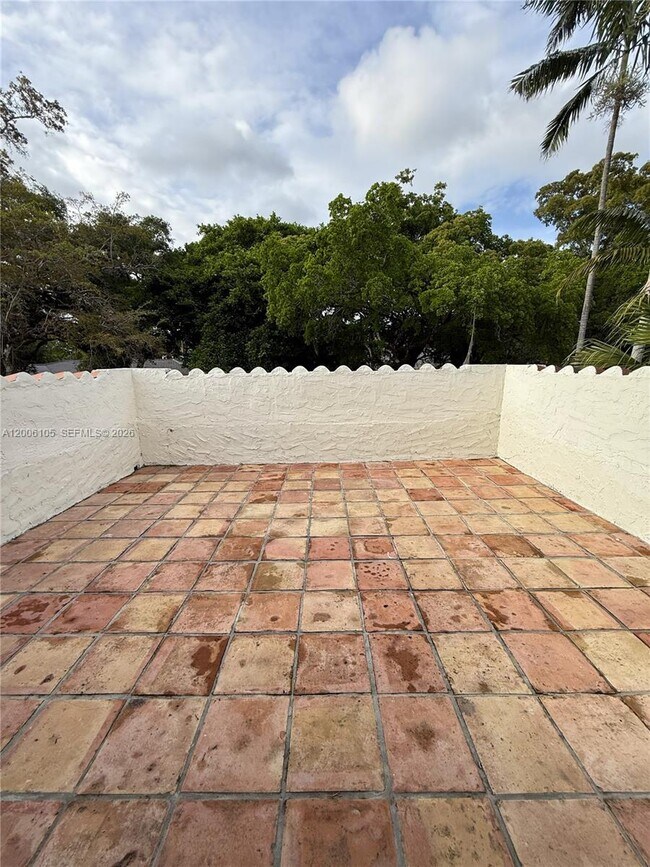 Foto del edificio - 502 Madeira Ave