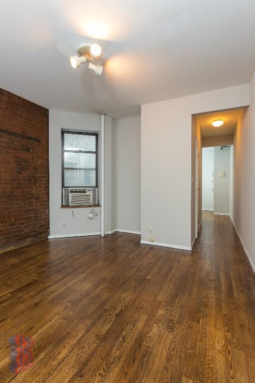 Foto del edificio - 221 E 23rd St