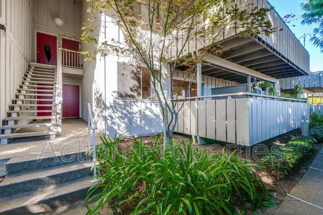 Foto del edificio - 255 S Rengstorff Ave