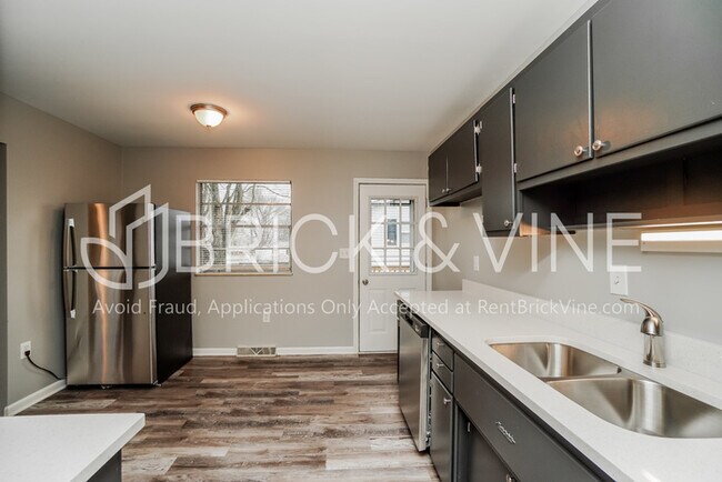 Foto del edificio - 1857 Kim Ave