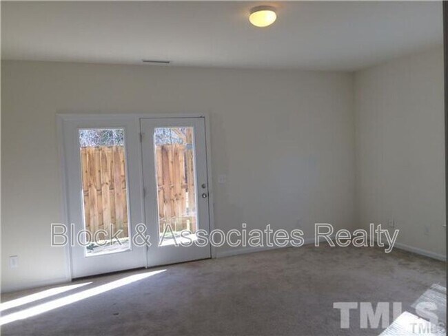 Building Photo - 22 Mulberry Ct