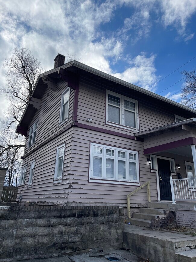 Foto del edificio - 315 E 33rd St