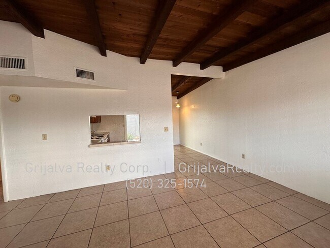 Foto del edificio - 2016 N Madelyn Ave