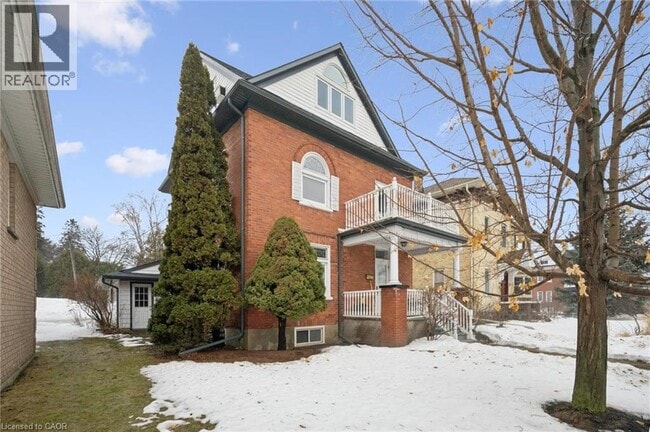 Photo du bâtiment - 10 Hampton St