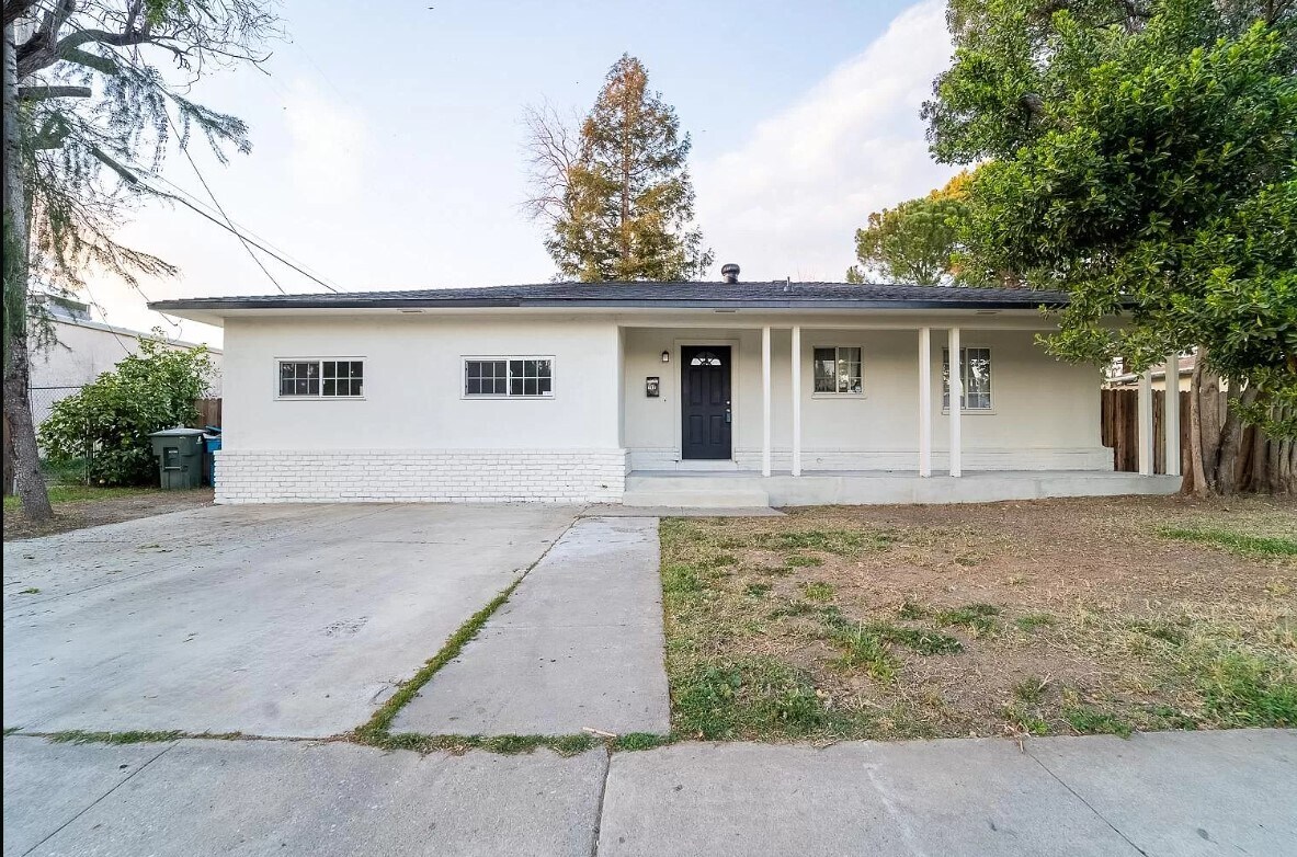 Primary Photo - 1215 Whyler Rd