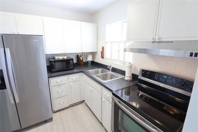 Foto del edificio - 2083 Canal Dr