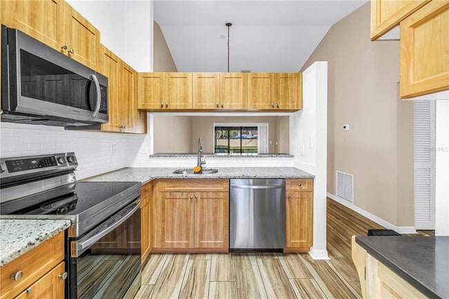 Foto del edificio - 8415 Gardens Cir