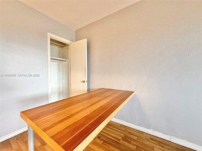Foto del edificio - 455 Golden Isles Dr