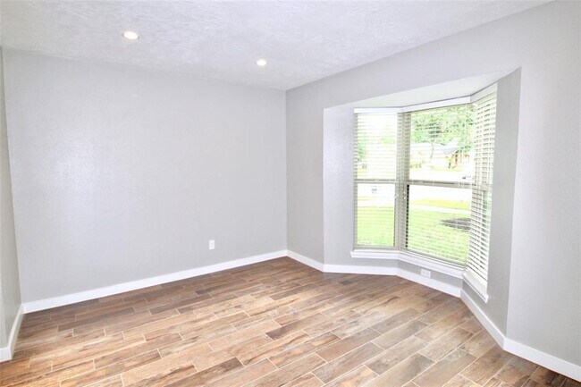 Foto del edificio - 13602 Salisbury Dr