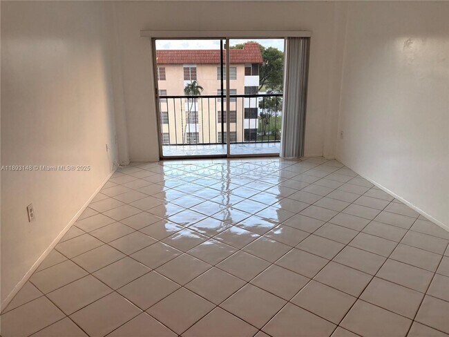 Foto del edificio - 4172 Inverrary Dr