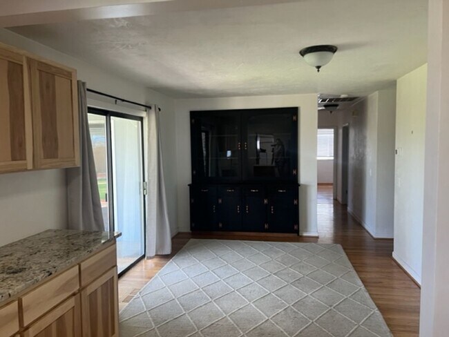 Building Photo - DESIREABLE RANCH STYLE HOME