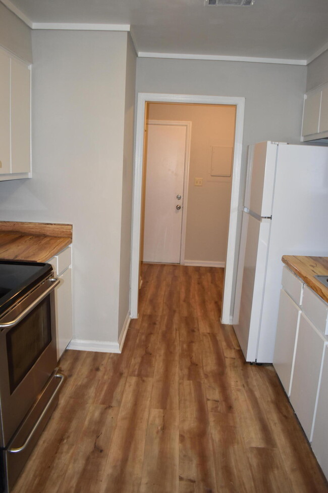 Building Photo - 131 Samarya Ln