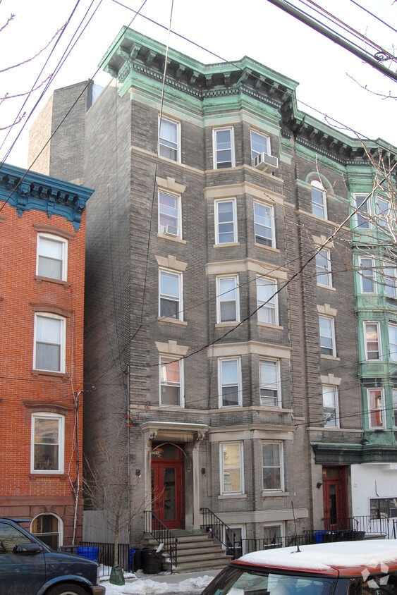 Building Photo - 215-219 10th St