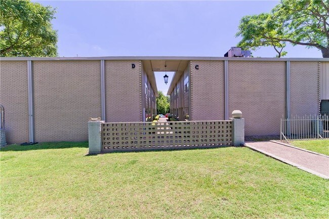 Building Photo - 9008 San Benito Way