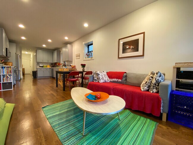 Foto del edificio - 2659 W Leland Ave