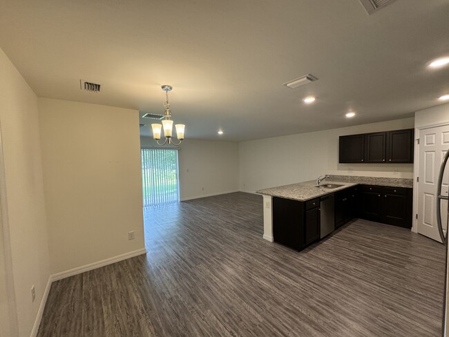 Foto del edificio - 26302 Explorer Rd