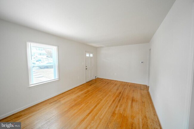 Building Photo - 4002 74th Ave