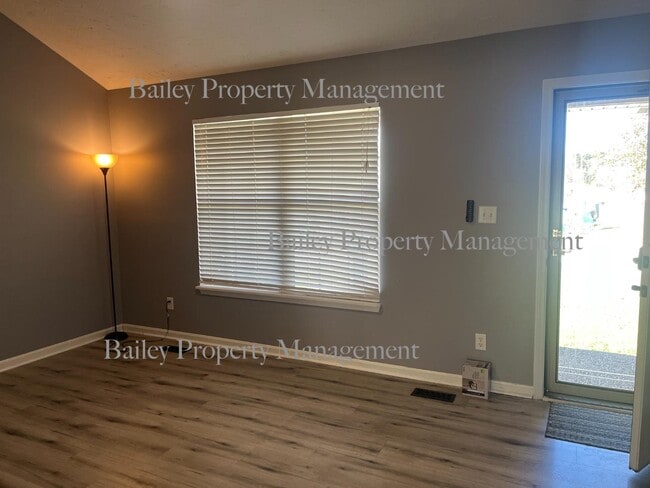 Building Photo - 319 Holly Marie Dr