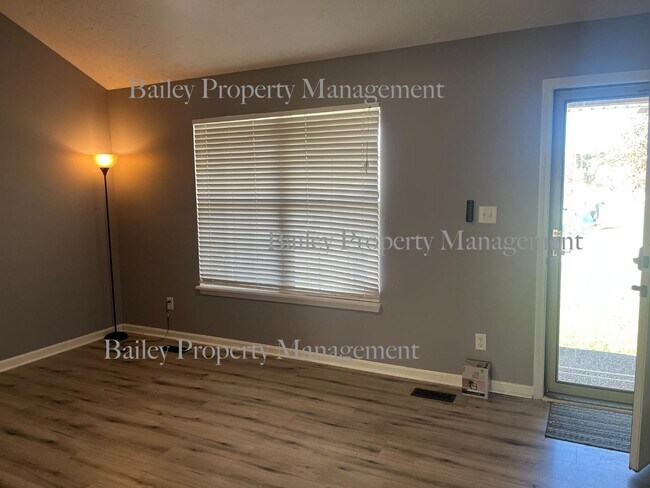 Foto del edificio - 319 Holly Marie Dr