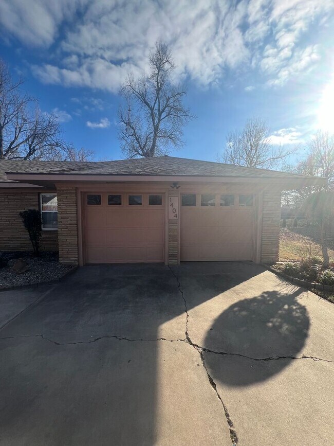 Photo - 1404 Melrose Dr House