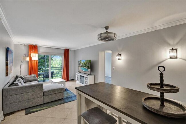 Building Photo - 1407 NE 56th St