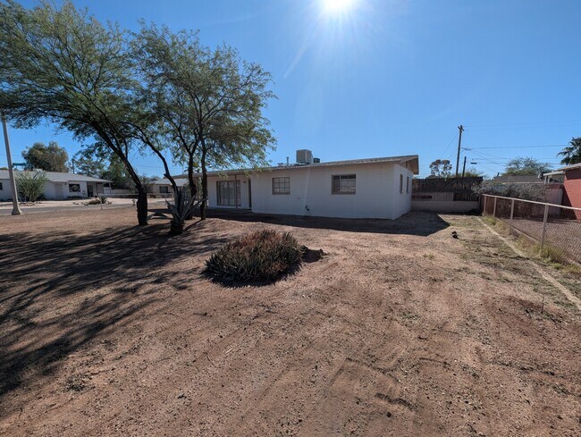 Foto del edificio - 5034 E 17th St