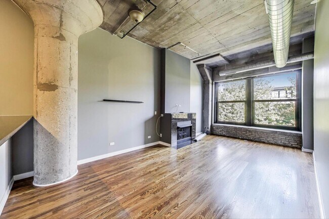 Foto del edificio - 1071 W 15th St