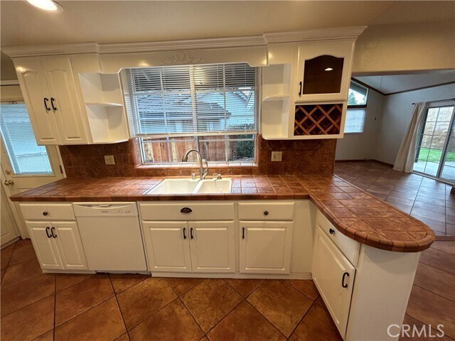 Building Photo - 1141 Roxbury Terrace