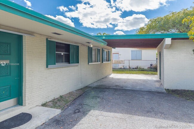 Building Photo - 815 N 46th Ave