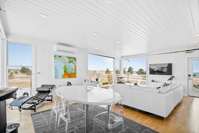 Building Photo - 113 Louse Point Rd