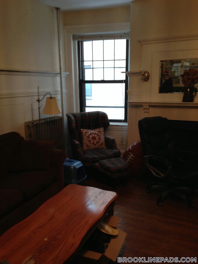 Foto del edificio - 1247 Beacon St