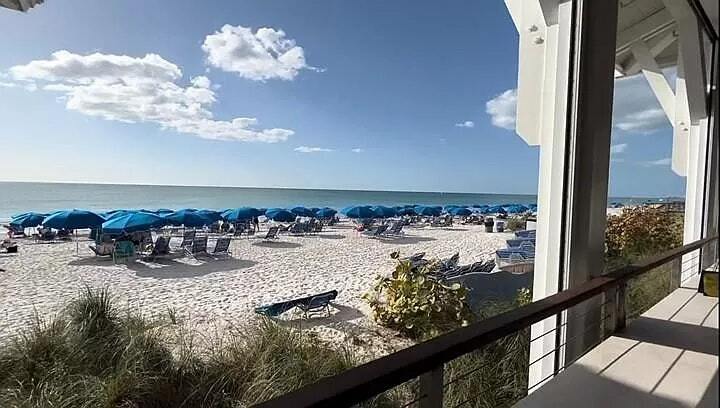 Foto principal - 7032 Pelican Bay Boulevard, Unit 103