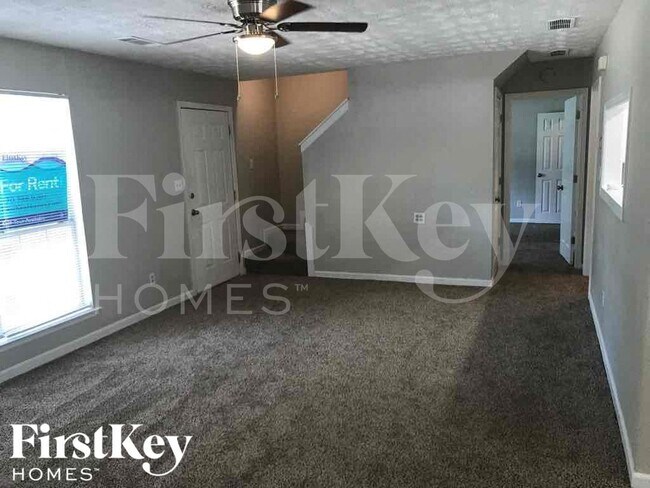 Foto del edificio - 20 Mildred Ln